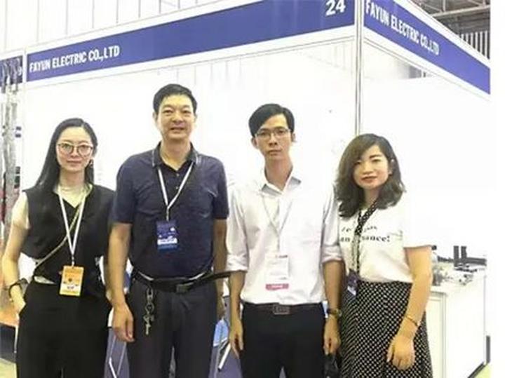 4 kiểu áo không thể thiếu - Cảm hứng video marketing từ Hotspot Matrix